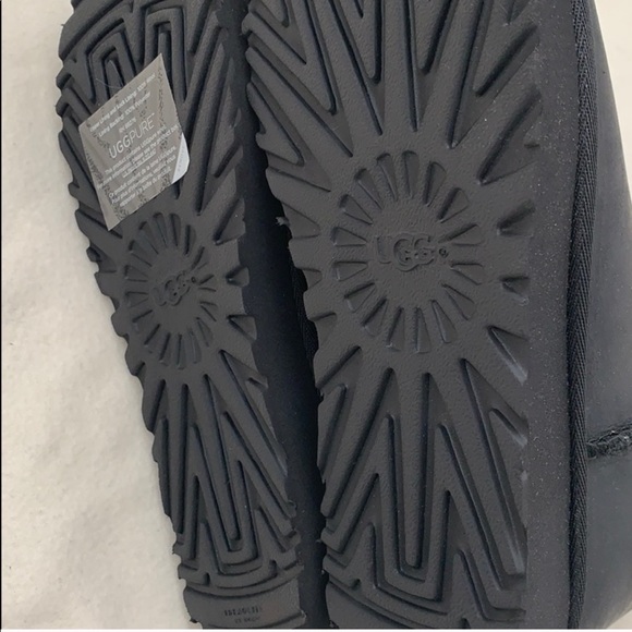 Authentic Classic Short Black Leather UGG boots - Picture 6 of 6